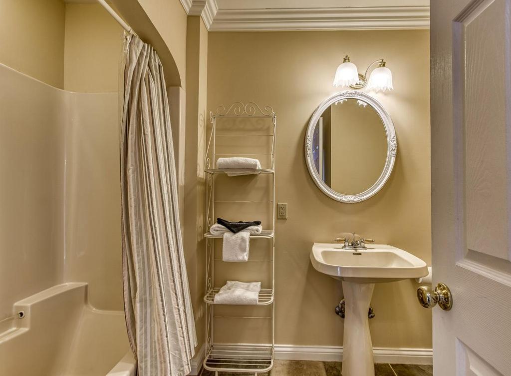 Ober Hideaway, Hot Tub, Wifi, 1089 Free Tickets Each Paid Day, Dollywood And More Гатлинбург Экстерьер фото