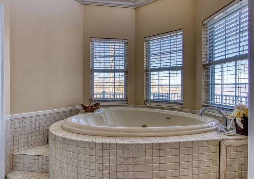 Ober Hideaway, Hot Tub, Wifi, 1089 Free Tickets Each Paid Day, Dollywood And More Гатлинбург Экстерьер фото